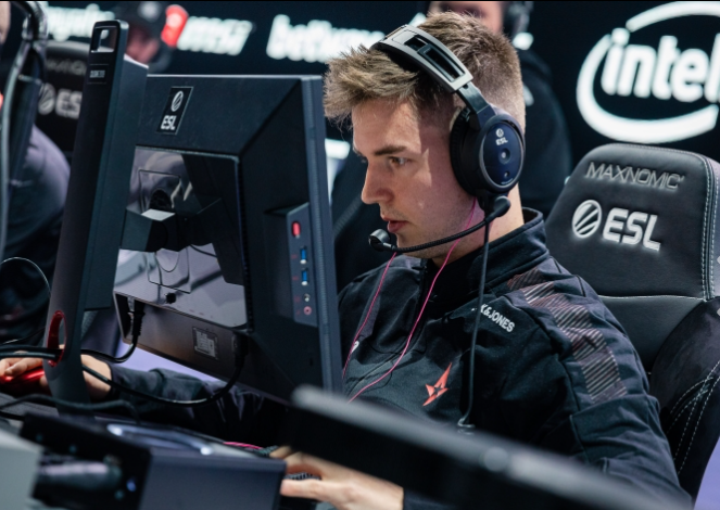 疑是他们的 疑是他们的