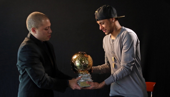 次表演赛的 次表演赛的